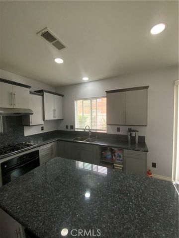 914 Sparrow Way, Perris, CA 92571