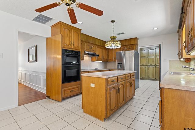 507 Ridgeway, Chandler, TX 75758