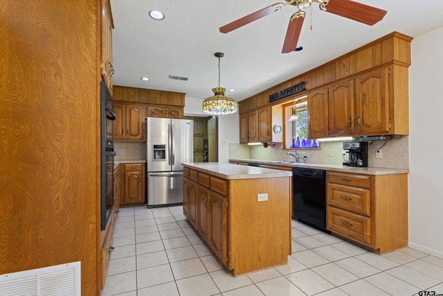 507 Ridgeway, Chandler, TX 75758