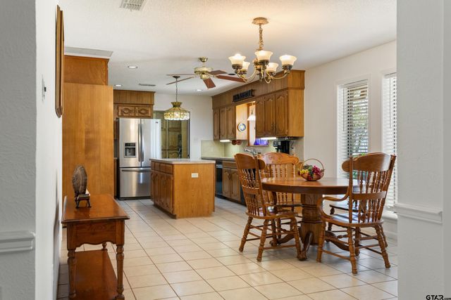 507 Ridgeway, Chandler, TX 75758