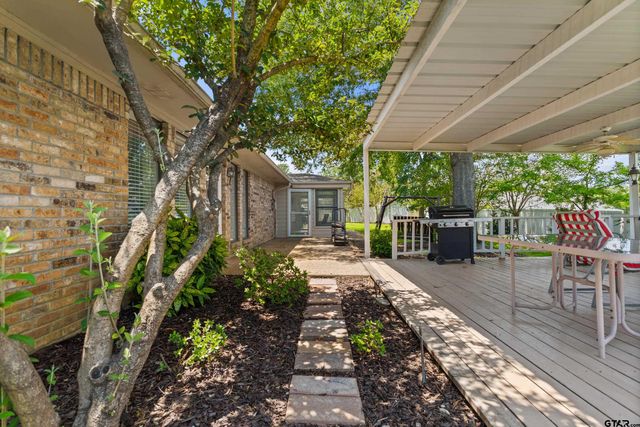507 Ridgeway, Chandler, TX 75758