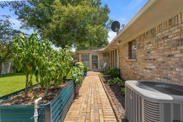 507 Ridgeway, Chandler, TX 75758