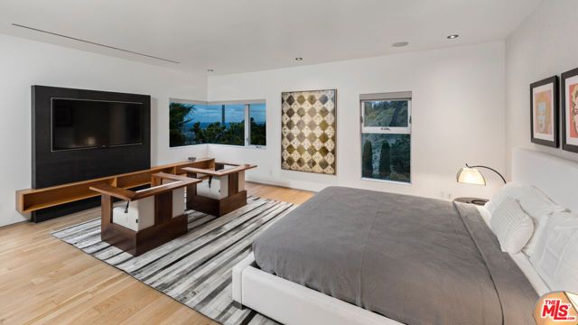 7551 HERMES Drive, Los Angeles, CA 90046