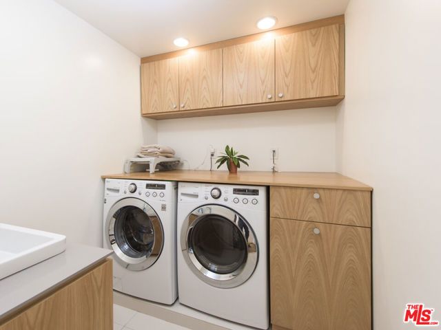 7551 HERMES Drive, Los Angeles, CA 90046