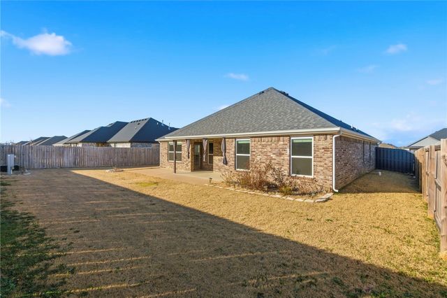 4375 Topeka Avenue, Fayetteville, AR 72704