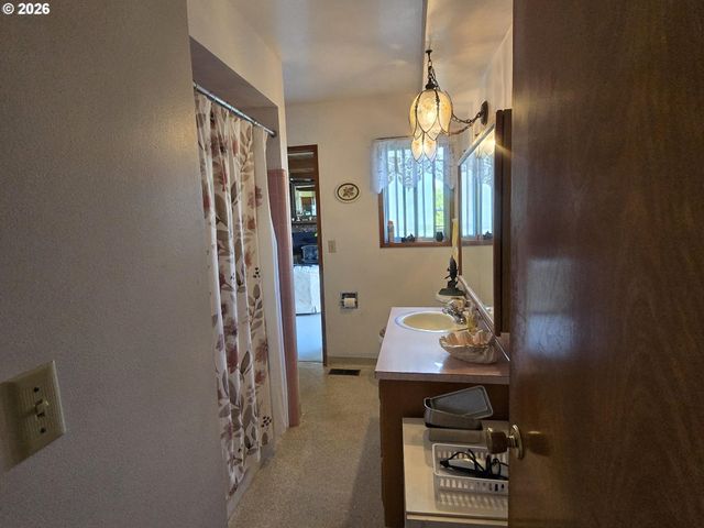 14141 Ne FREMONT Ct, Portland, OR 97230