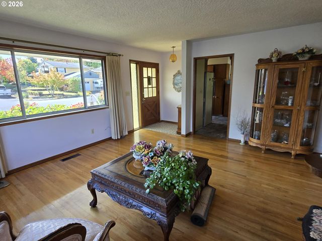 14141 Ne FREMONT Ct, Portland, OR 97230