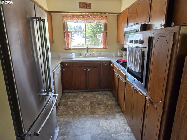 14141 Ne FREMONT Ct, Portland, OR 97230