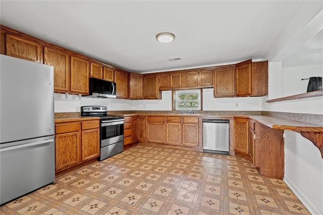 35317 Floyd Circle, Orrick, MO 64077