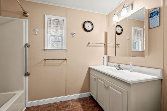 17 Lilac Court, Raymond, NH 03077