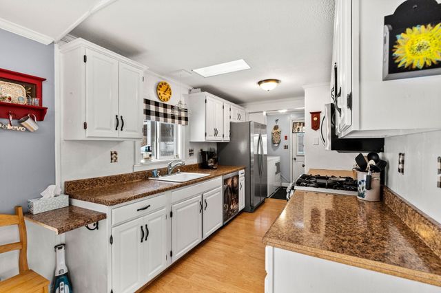 17 Lilac Court, Raymond, NH 03077