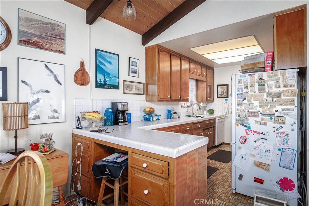 Image 7 of property listing at 2023 Circle, Cayucos, CA 93430