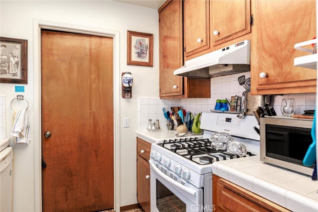 Image 9 of property listing at 2023 Circle, Cayucos, CA 93430