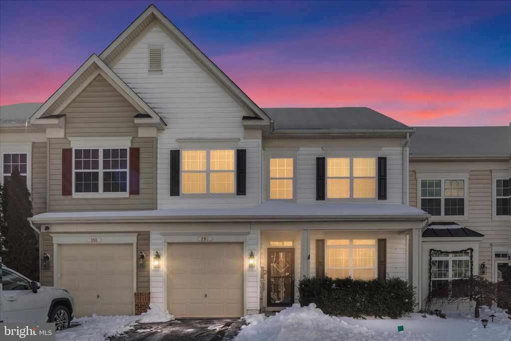 207 KINTYRE LN, Stephens City, VA 22655