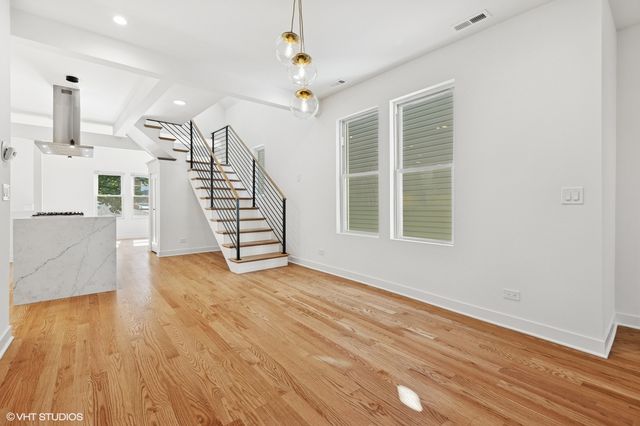 2839 N Christiana Avenue, Chicago, IL 60618