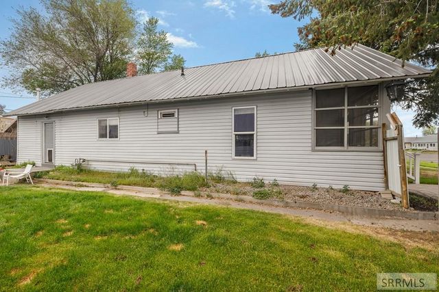 40 W 3rd N, St Anthony, ID 83445