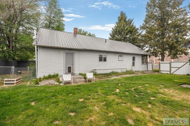 40 W 3rd N, St Anthony, ID 83445