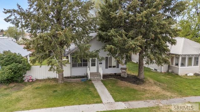 40 W 3rd N, St Anthony, ID 83445