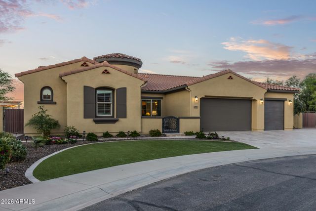 1566 E AQUARIUS Place, Chandler, AZ 85249