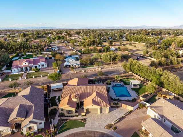 1566 E AQUARIUS Place, Chandler, AZ 85249