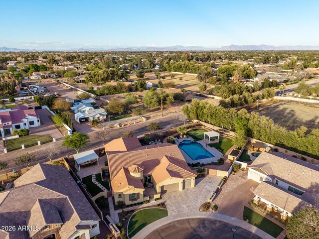 1566 E AQUARIUS Place, Chandler, AZ 85249