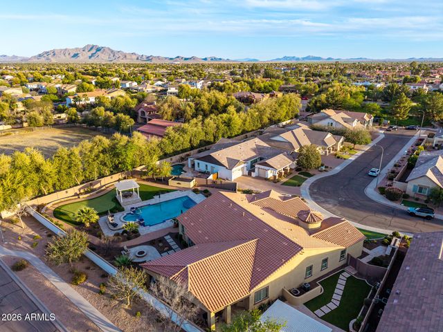 1566 E AQUARIUS Place, Chandler, AZ 85249