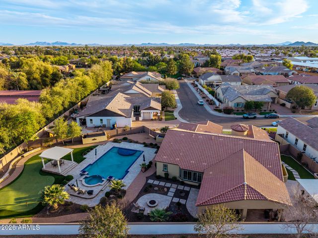 1566 E AQUARIUS Place, Chandler, AZ 85249