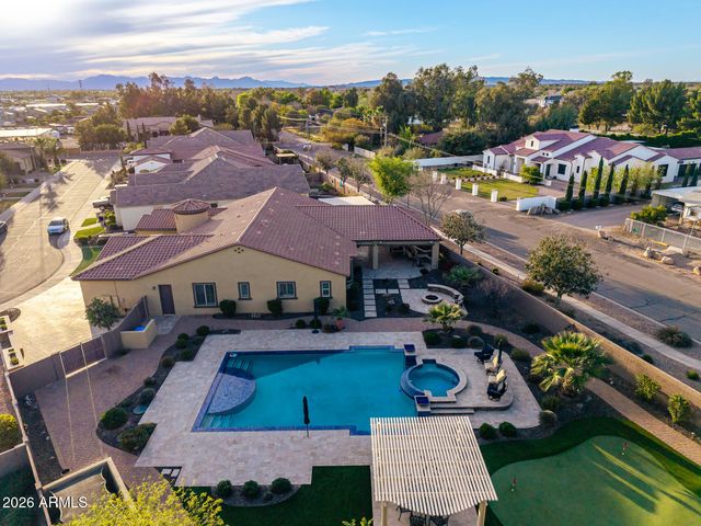 1566 E AQUARIUS Place, Chandler, AZ 85249