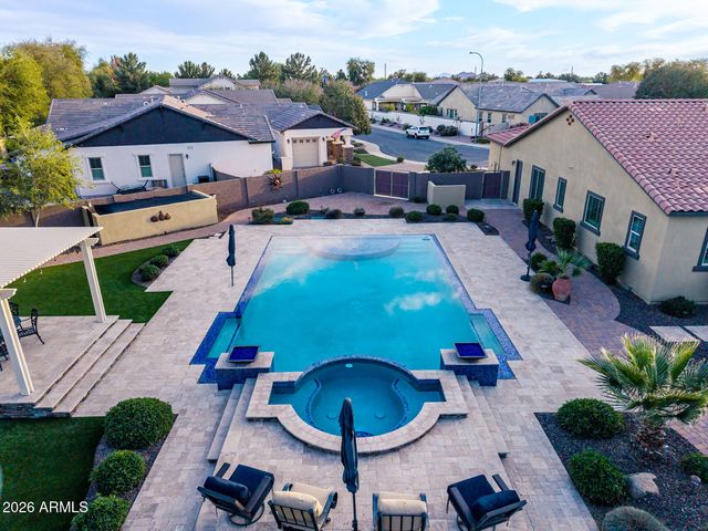 1566 E AQUARIUS Place, Chandler, AZ 85249