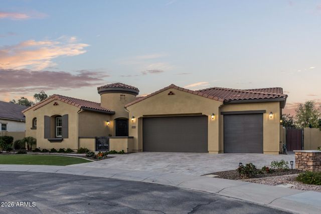 1566 E AQUARIUS Place, Chandler, AZ 85249