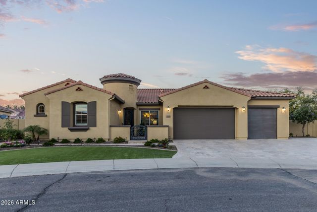 1566 E AQUARIUS Place, Chandler, AZ 85249