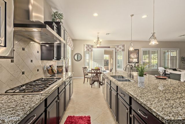 1566 E AQUARIUS Place, Chandler, AZ 85249