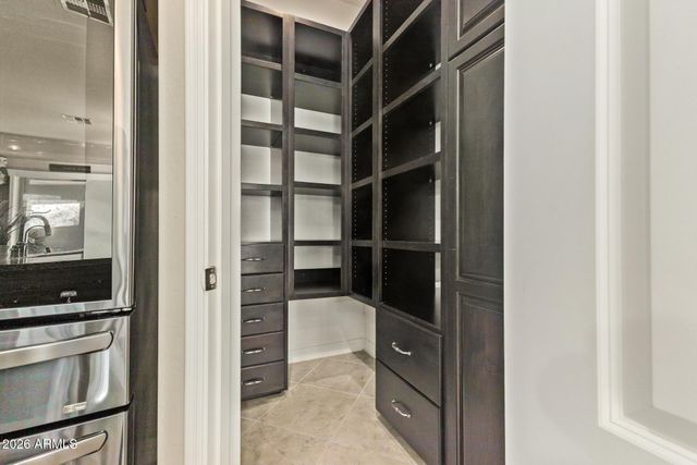 1566 E AQUARIUS Place, Chandler, AZ 85249