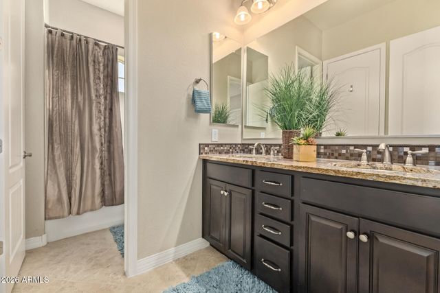 1566 E AQUARIUS Place, Chandler, AZ 85249