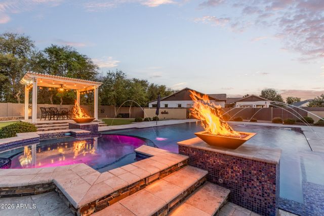 1566 E AQUARIUS Place, Chandler, AZ 85249