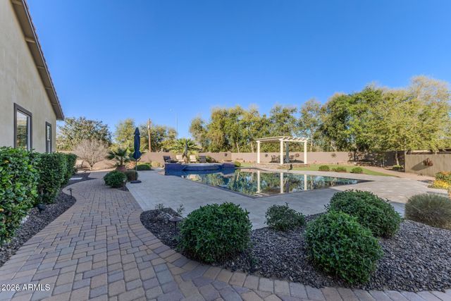 1566 E AQUARIUS Place, Chandler, AZ 85249