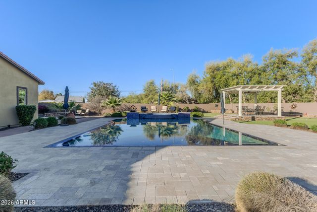 1566 E AQUARIUS Place, Chandler, AZ 85249