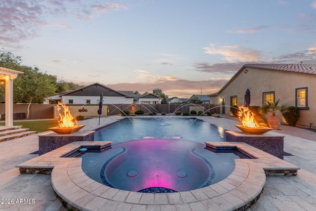 1566 E AQUARIUS Place, Chandler, AZ 85249