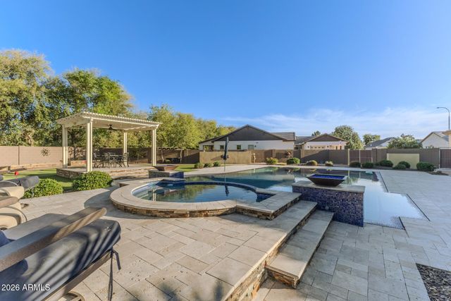 1566 E AQUARIUS Place, Chandler, AZ 85249