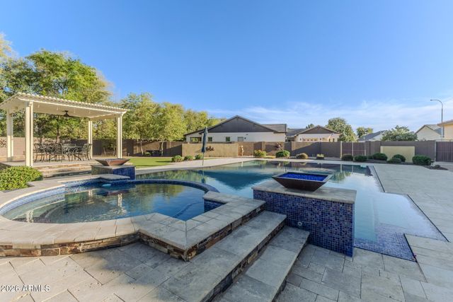 1566 E AQUARIUS Place, Chandler, AZ 85249