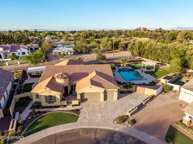 1566 E AQUARIUS Place, Chandler, AZ 85249