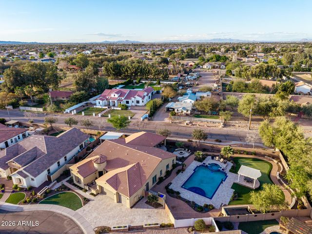 1566 E AQUARIUS Place, Chandler, AZ 85249