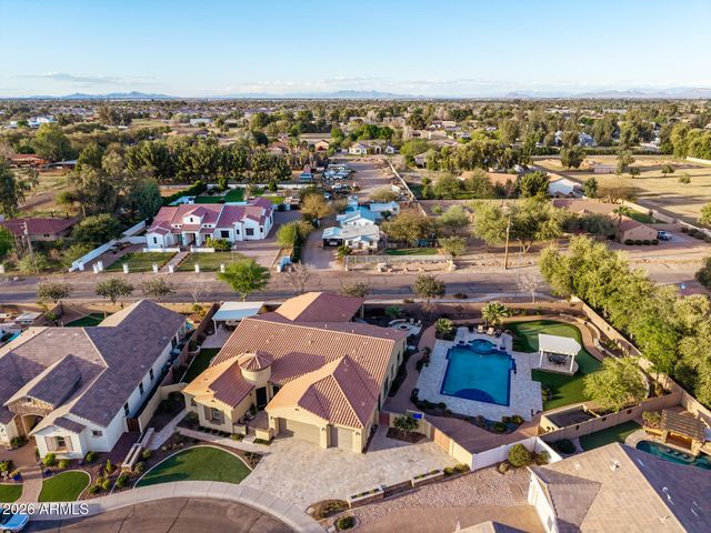 1566 E AQUARIUS Place, Chandler, AZ 85249