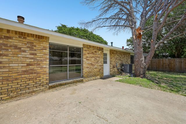 304 Long Canyon Drive, Mesquite, TX 75150