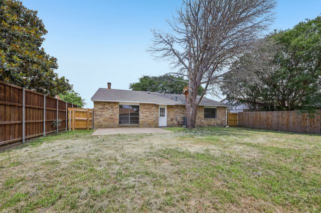 304 Long Canyon Drive, Mesquite, TX 75150