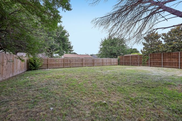304 Long Canyon Drive, Mesquite, TX 75150