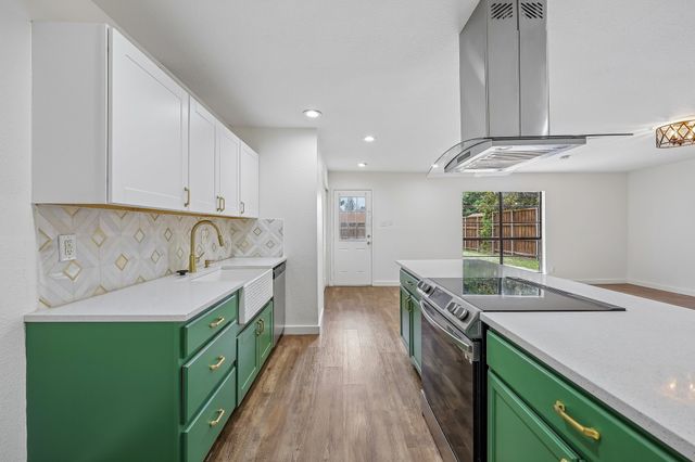 304 Long Canyon Drive, Mesquite, TX 75150