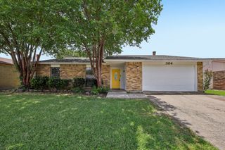 304 Long Canyon Drive, Mesquite, TX 75150