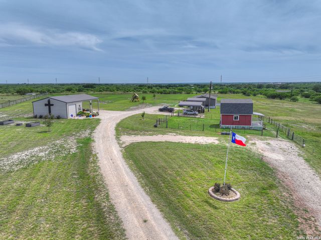2007 LEISSNER SCHOOL RD, Seguin, TX 78155