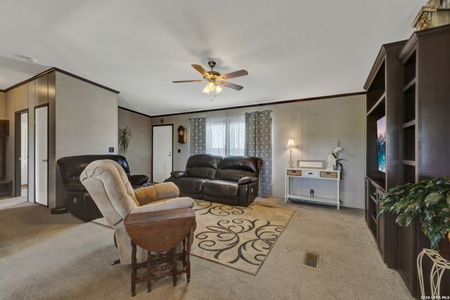 2007 LEISSNER SCHOOL RD, Seguin, TX 78155